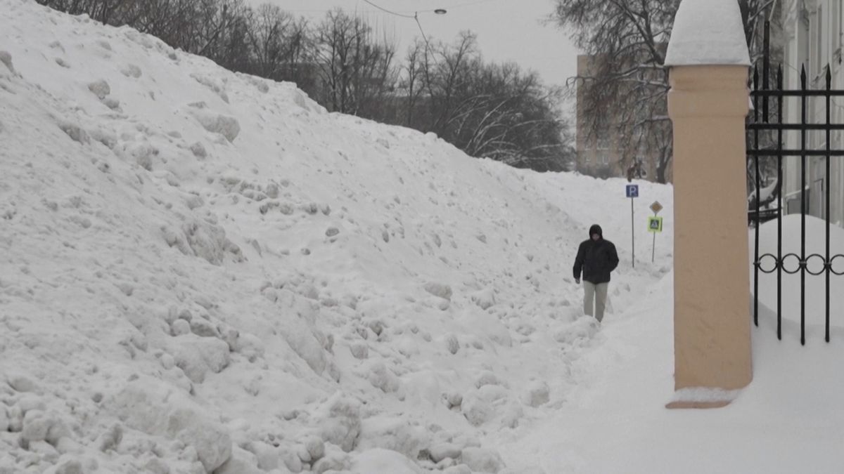 Další sněhová kalamita v Moskvě. V lednu nasněžilo nejvíce za 203 let